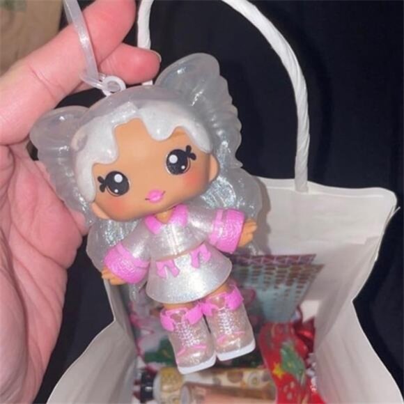 Yummiland Lip Stain - Mystery Chase 1, with DIY Lip Stain Kit, Ages 4+ - Picture 1 of 7